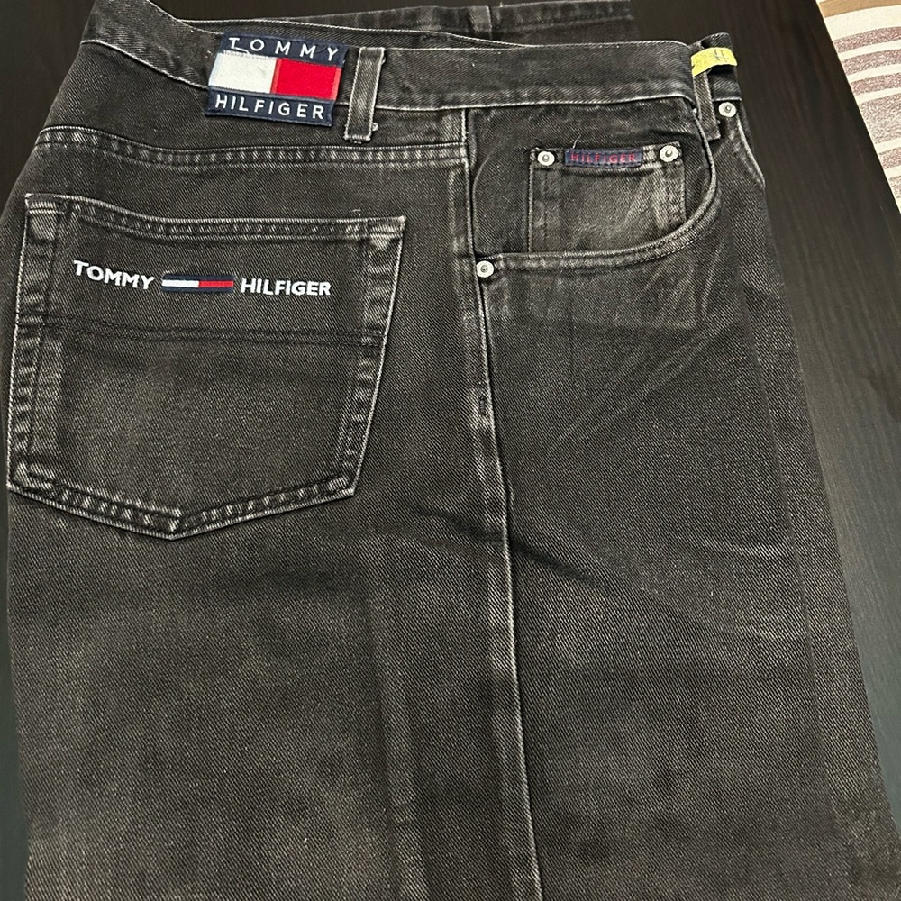 Men’s Tommy Hilfiger Relaxed Fit Jeans 36W 32L - Picture 2 of 4